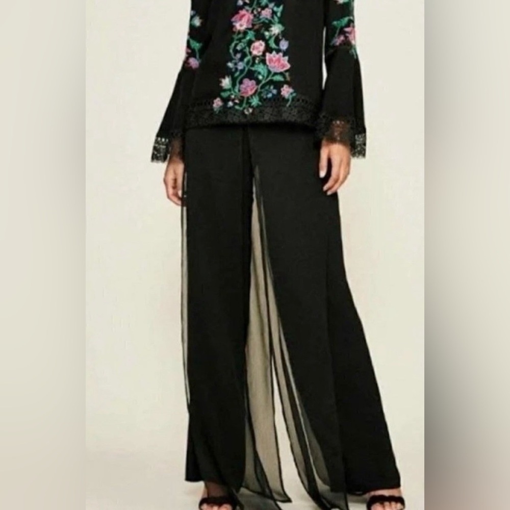 Tadashi Shoji Palazzo Vintage Chiffon Pants in Black
Size 6